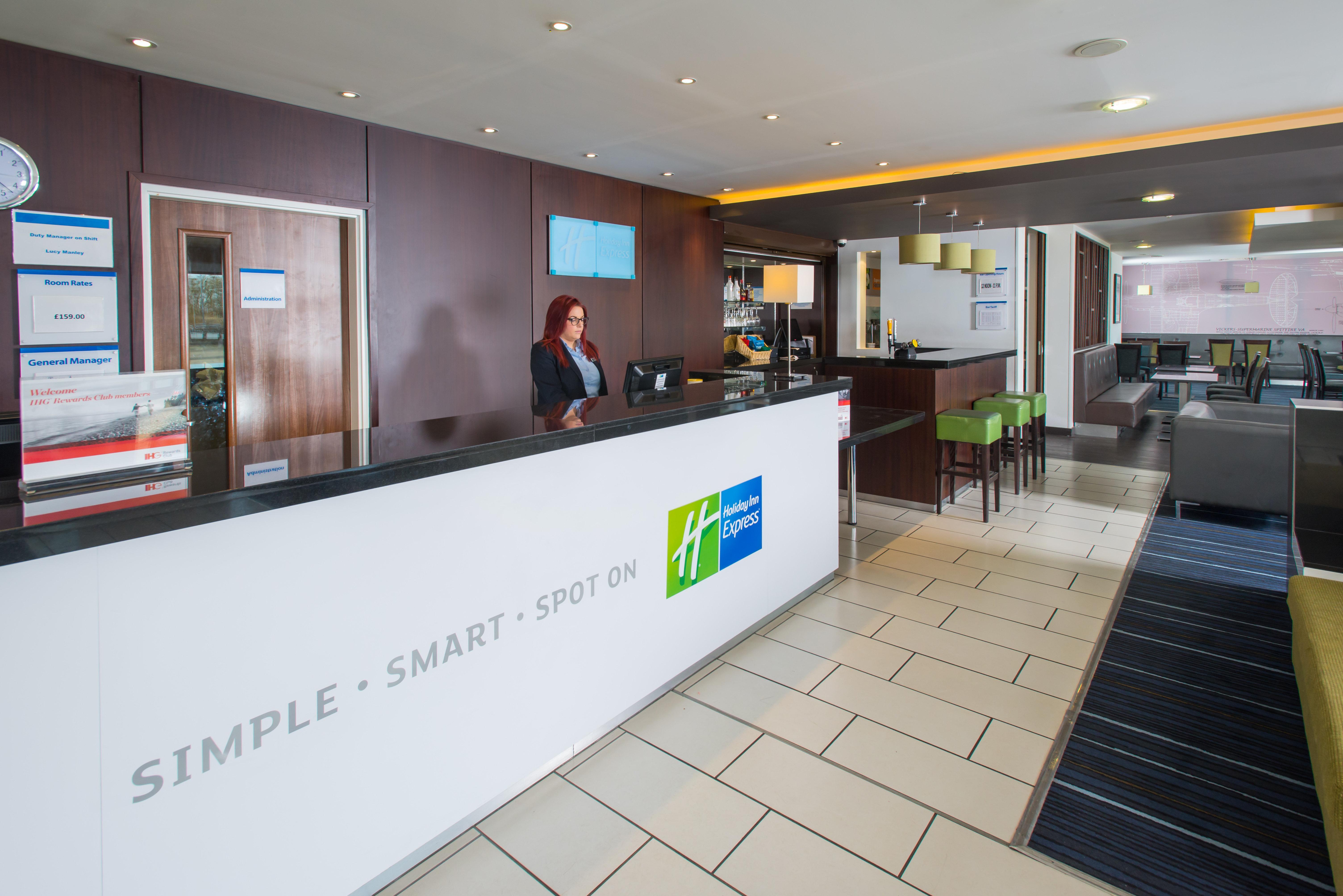 Holiday Inn Express Cambridge Duxford M11 Jct 10 By Ihg Exteriér fotografie