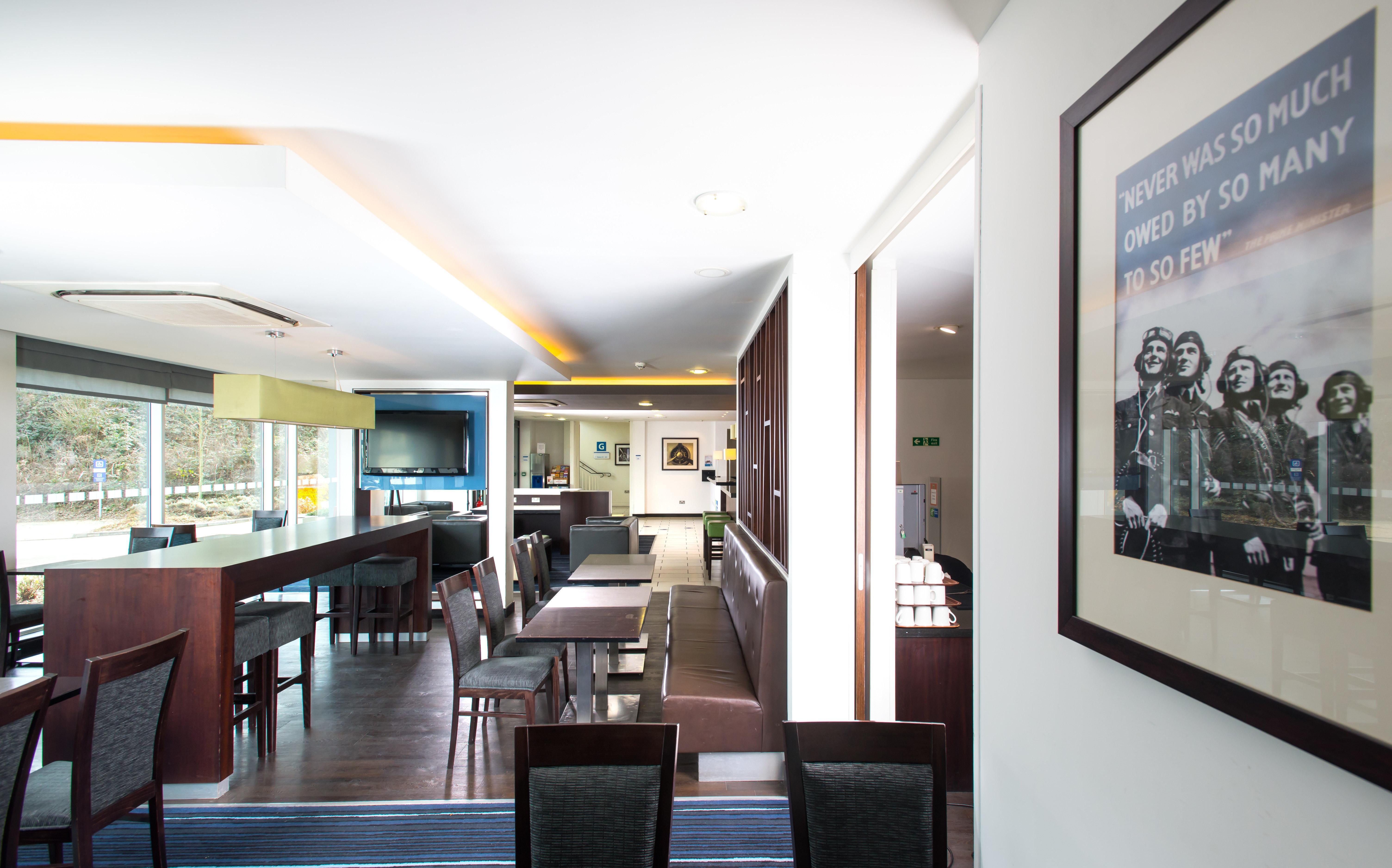 Holiday Inn Express Cambridge Duxford M11 Jct 10 By Ihg Exteriér fotografie