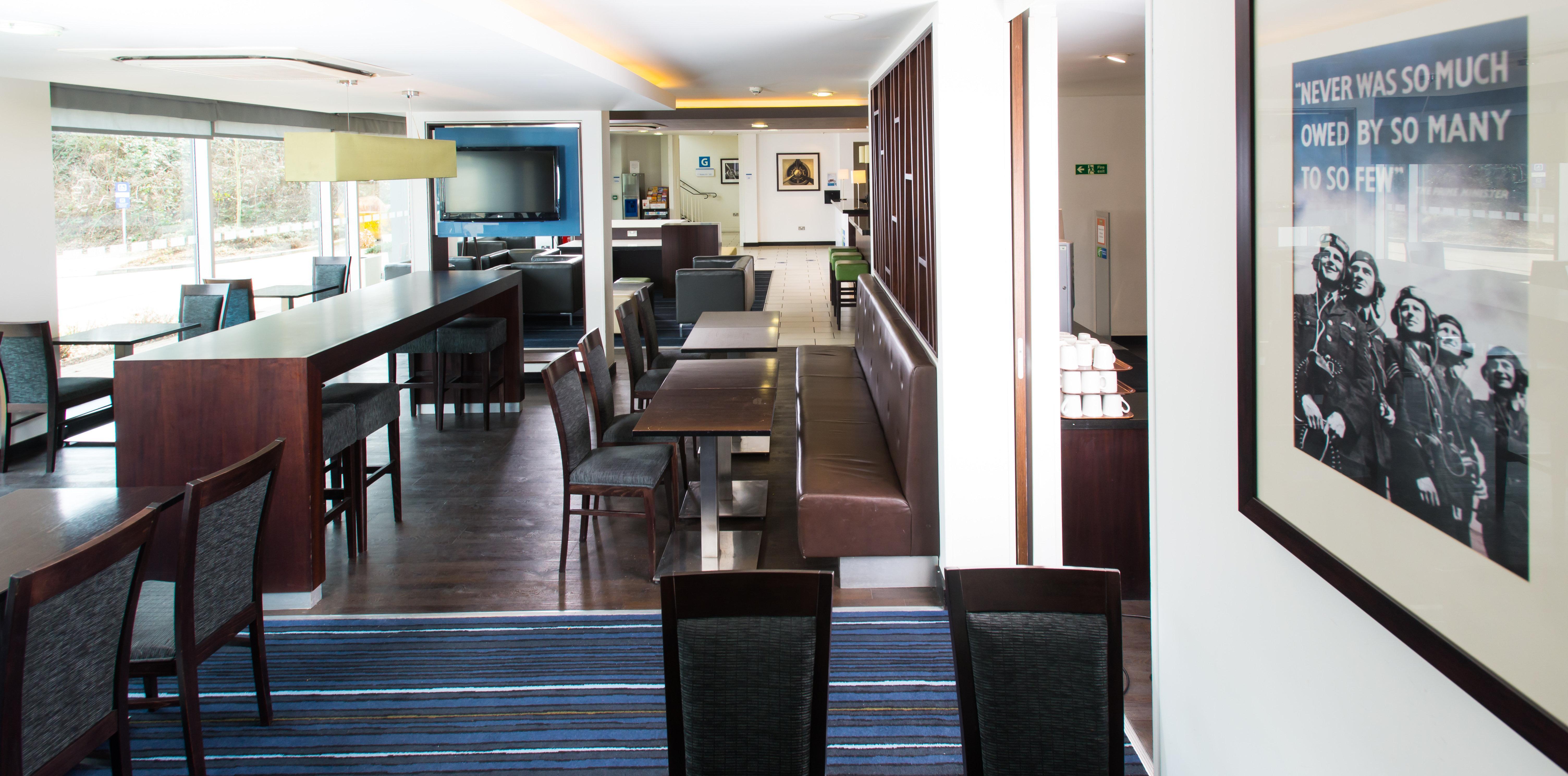 Holiday Inn Express Cambridge Duxford M11 Jct 10 By Ihg Exteriér fotografie