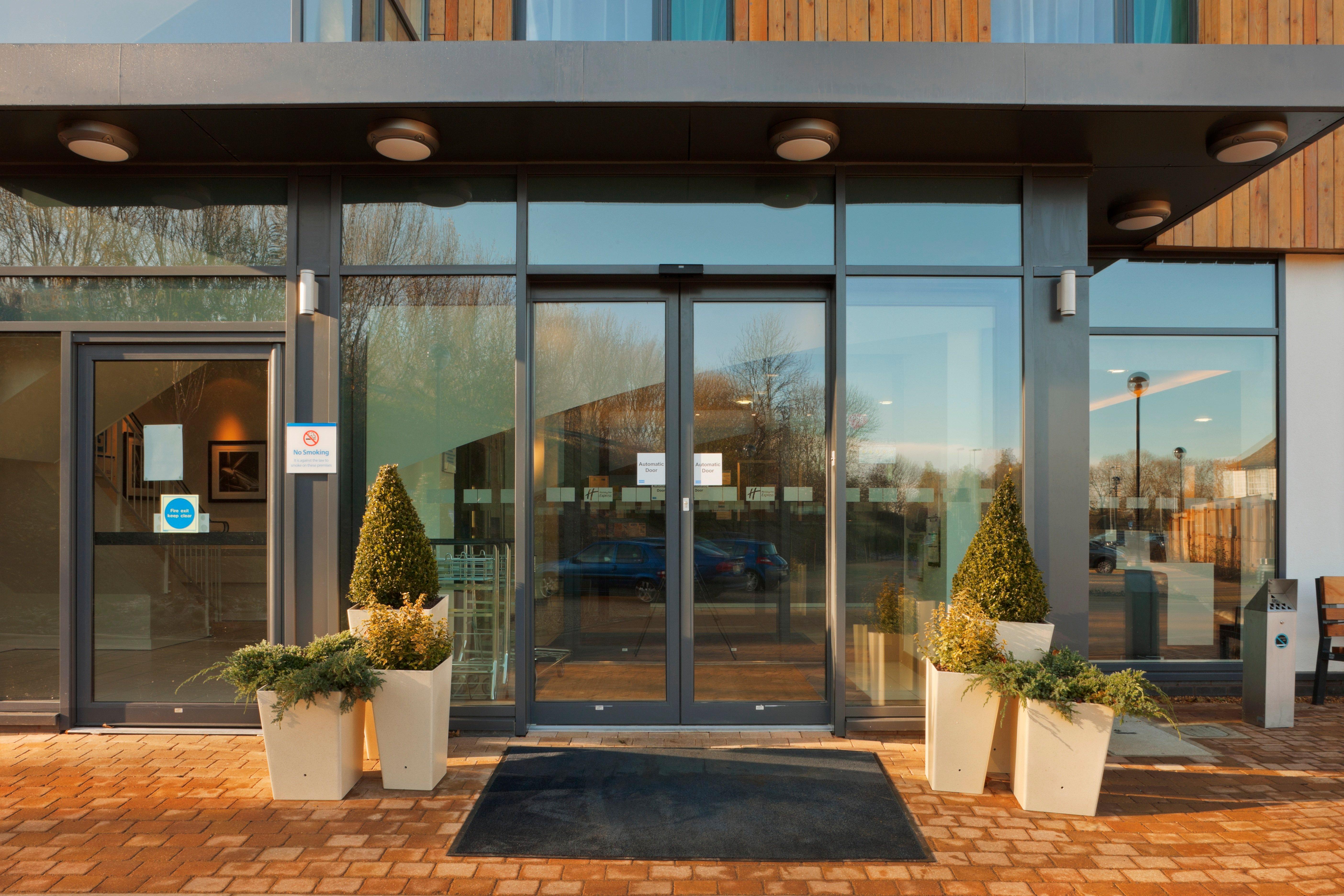 Holiday Inn Express Cambridge Duxford M11 Jct 10 By Ihg Exteriér fotografie