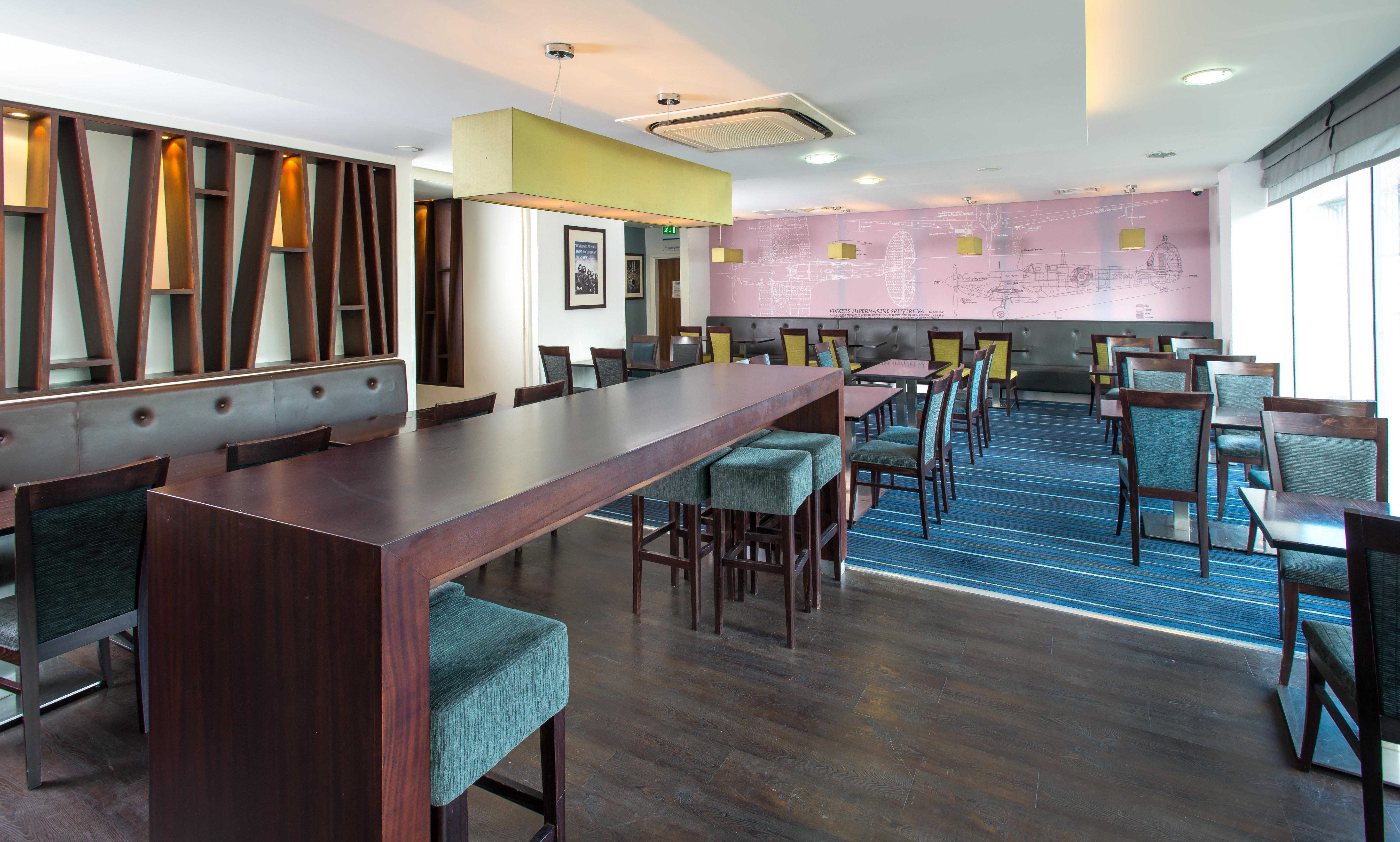 Holiday Inn Express Cambridge Duxford M11 Jct 10 By Ihg Exteriér fotografie