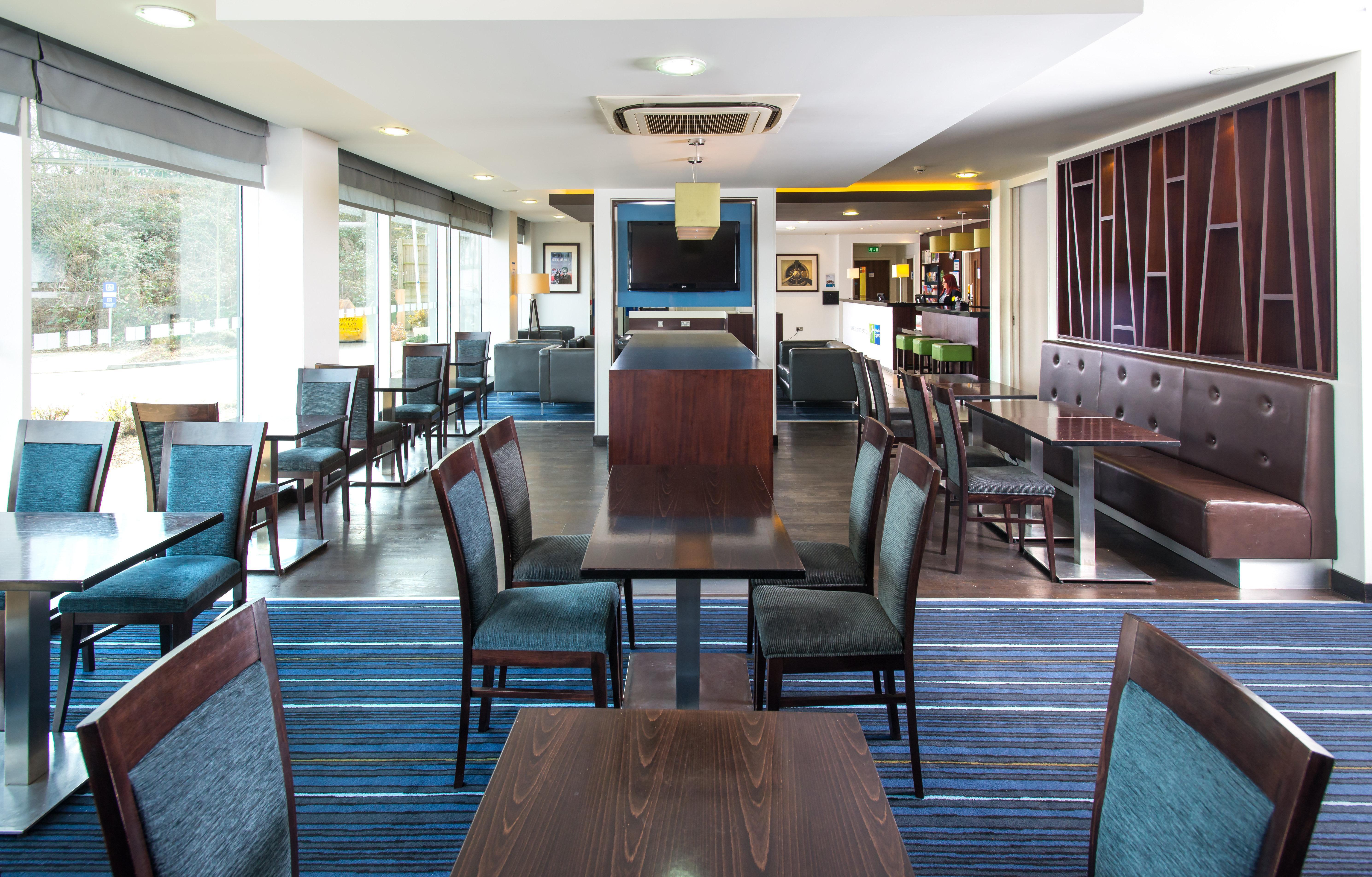 Holiday Inn Express Cambridge Duxford M11 Jct 10 By Ihg Exteriér fotografie
