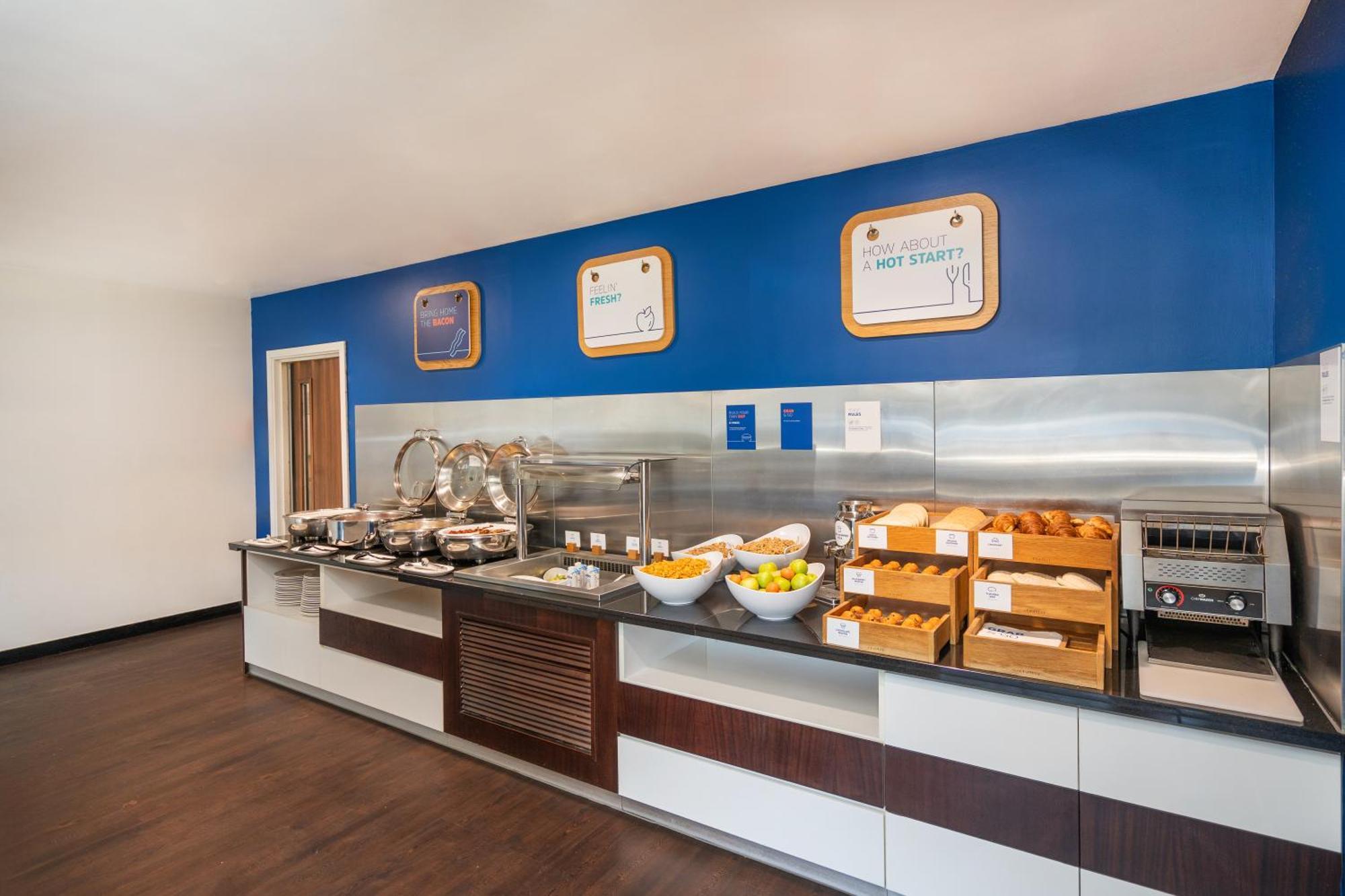 Holiday Inn Express Cambridge Duxford M11 Jct 10 By Ihg Exteriér fotografie