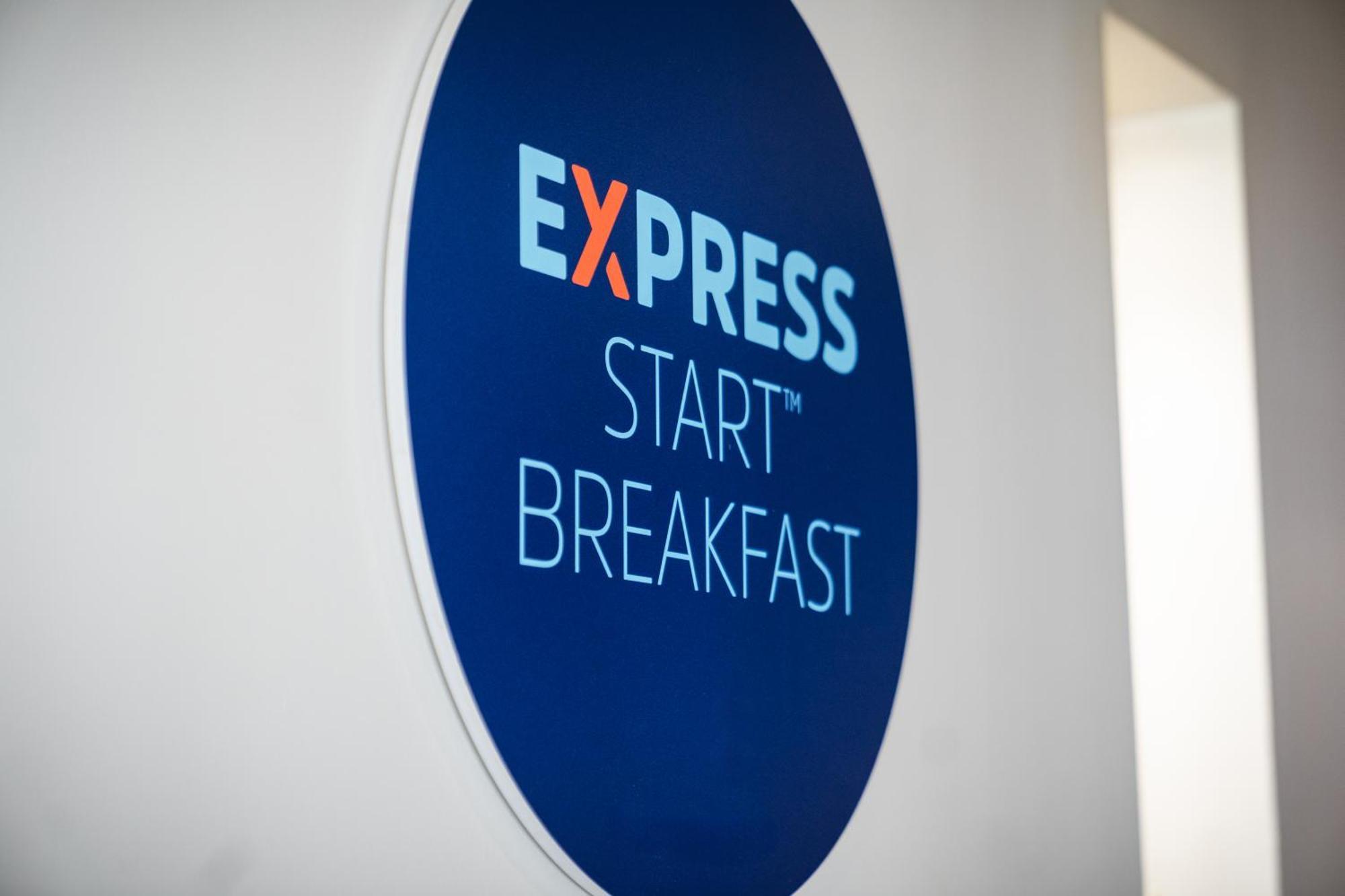 Holiday Inn Express Cambridge Duxford M11 Jct 10 By Ihg Exteriér fotografie