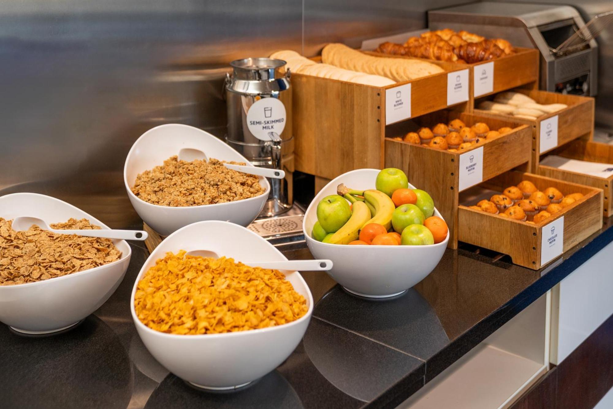 Holiday Inn Express Cambridge Duxford M11 Jct 10 By Ihg Exteriér fotografie