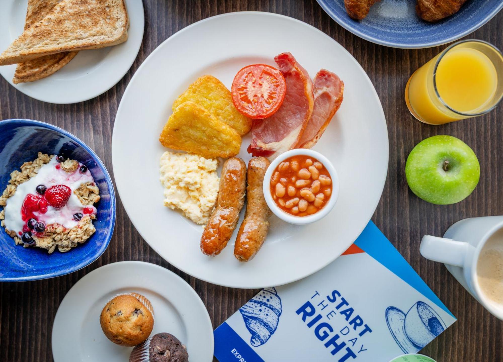 Holiday Inn Express Cambridge Duxford M11 Jct 10 By Ihg Exteriér fotografie