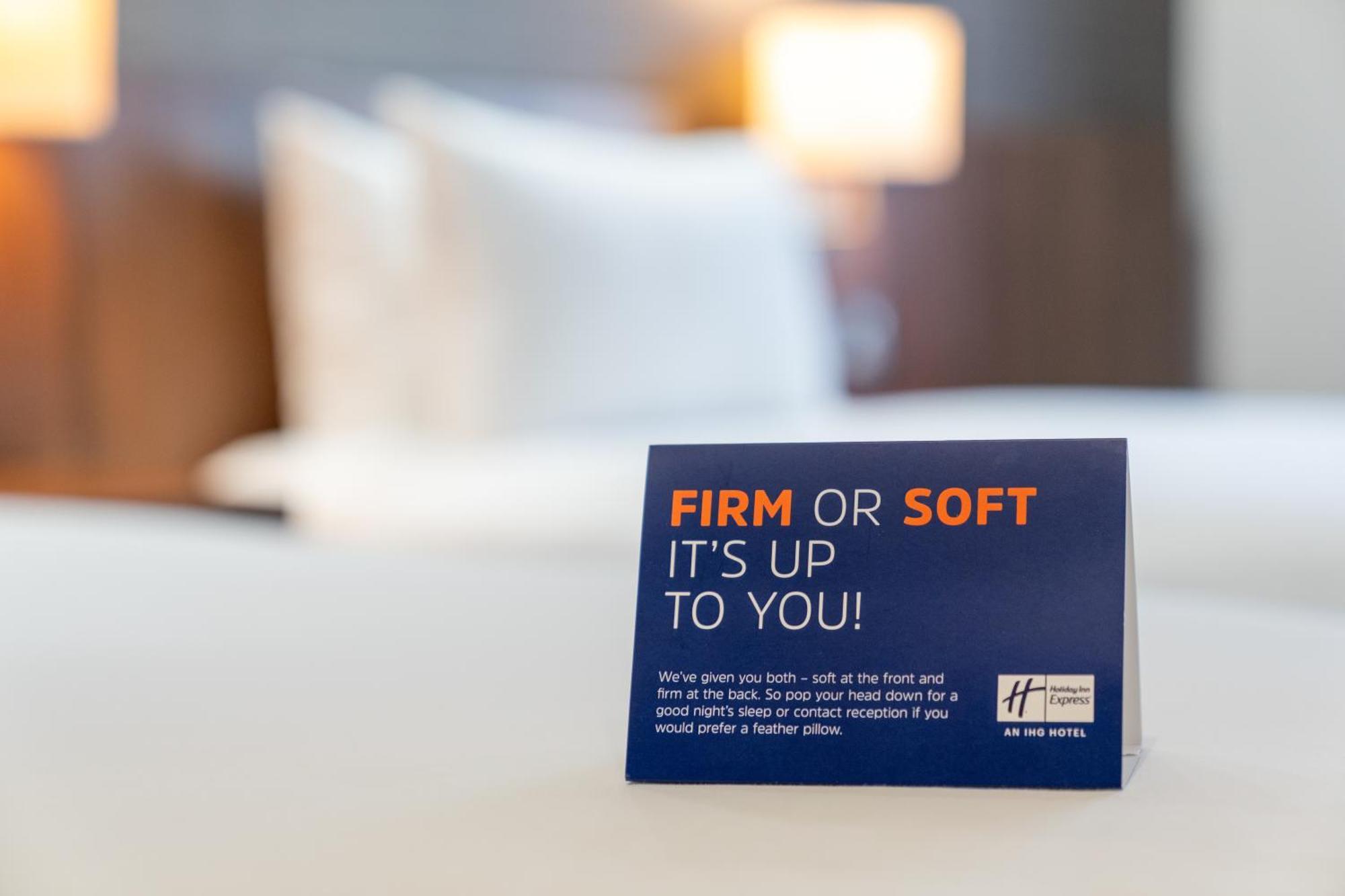 Holiday Inn Express Cambridge Duxford M11 Jct 10 By Ihg Exteriér fotografie