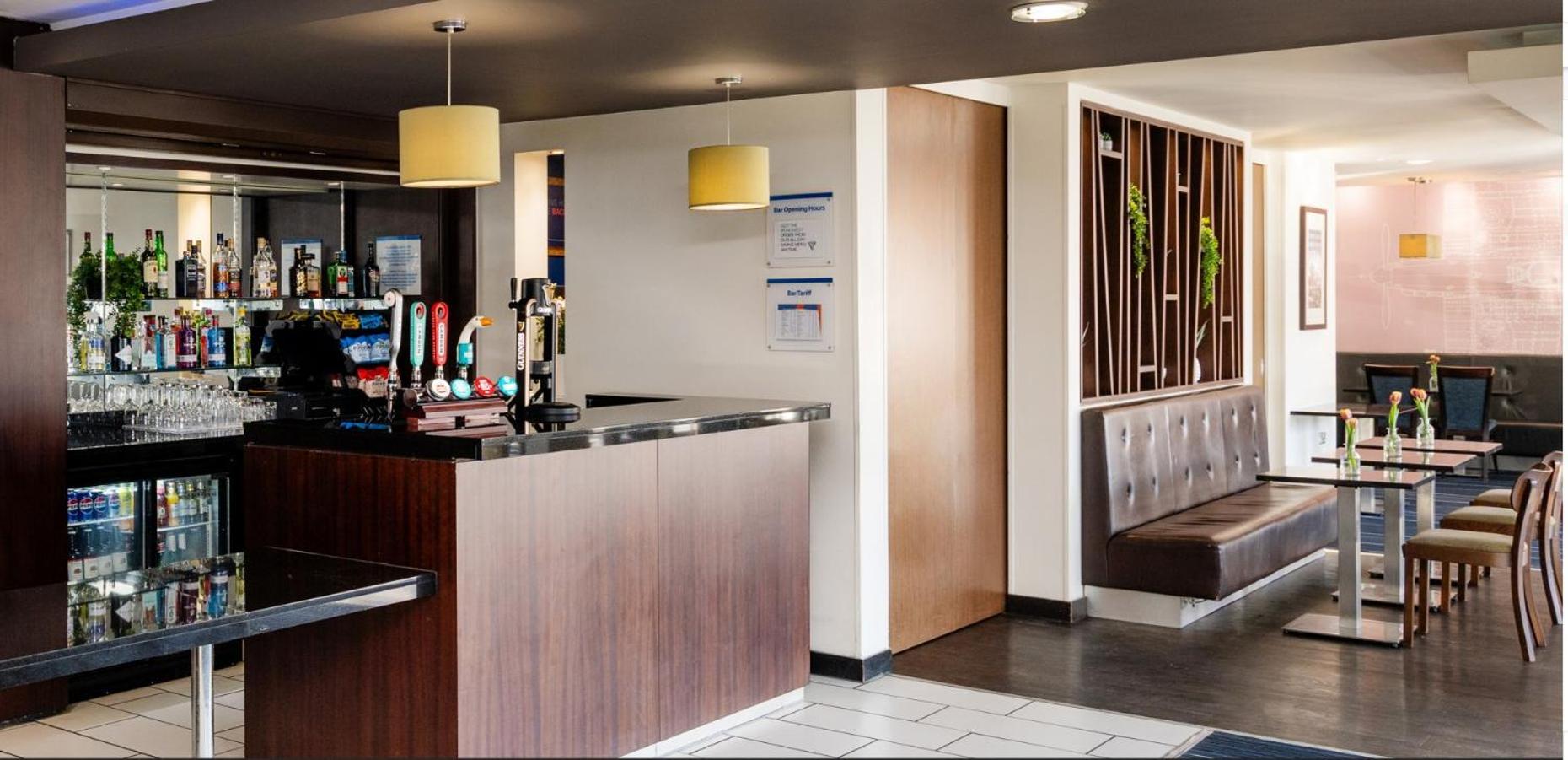 Holiday Inn Express Cambridge Duxford M11 Jct 10 By Ihg Exteriér fotografie